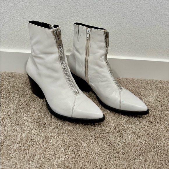 JEFFREY CAMPBELL Landyn Zip Bootie
White Leather - Picture 4 of 9